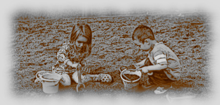 Bilder: Kinder beim Sandspielen